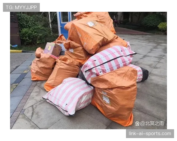 吴柳芳背着名牌走红毯感，回家却拎着黄色塑料袋，这反差也太真实了